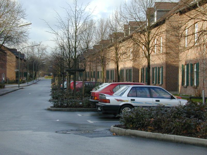 modernisierter Altbau, grün und ruhig mit Bus fast vor der Tür - Photo 4