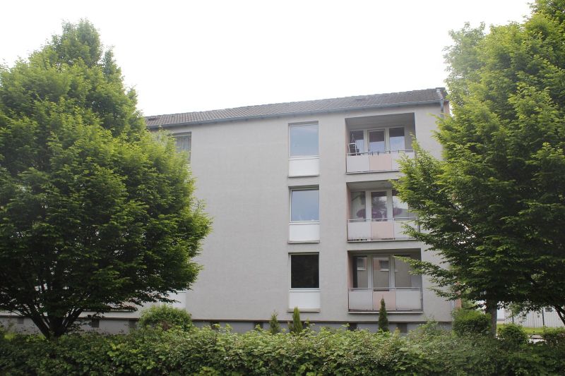 helle Wohnung mit großer Küche in ruhiger Siedlung