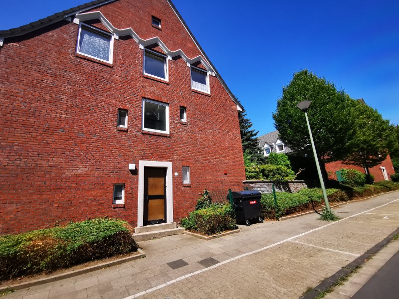 gemütliche DG Wohnung mit Garten für 2 Personen mit WBS!!