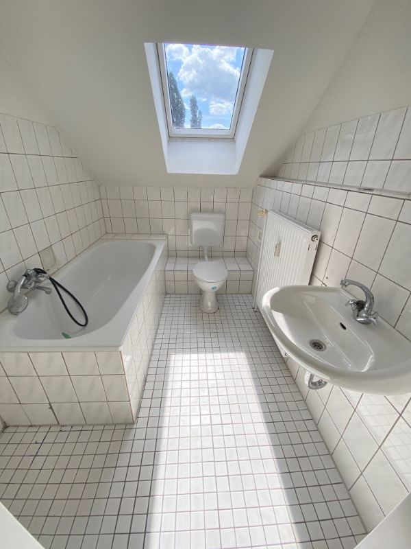 modernisierter Altbau, grün und ruhig mit Bus fast vor der Tür - Photo 2