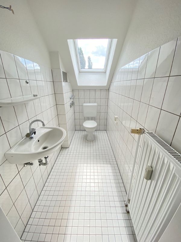 modernisierter Altbau, grün und ruhig mit Bus fast vor der Tür - Photo 1