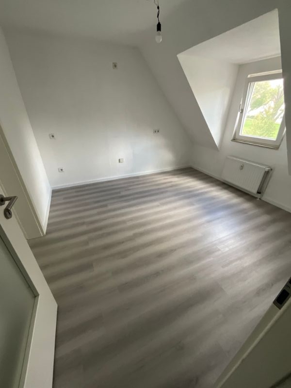 Wohnen mit Heimvorteil! Dachgeschosswohnung mit Altbau-Charme ! - Photo 1