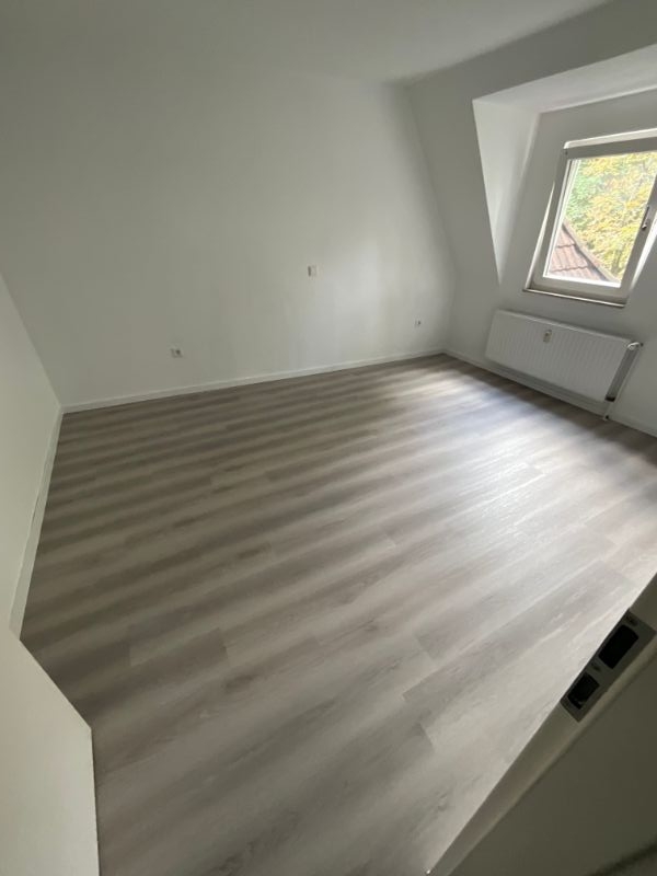 Wohnen mit Heimvorteil! Dachgeschosswohnung mit Altbau-Charme ! - Photo 5